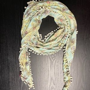 Like new Betsey Johnson scarf